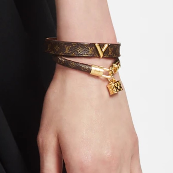 Louis Vuitton Jewelry - 💯% Authentic Louis Vuitton ESSENTIAL V BRACELET✨